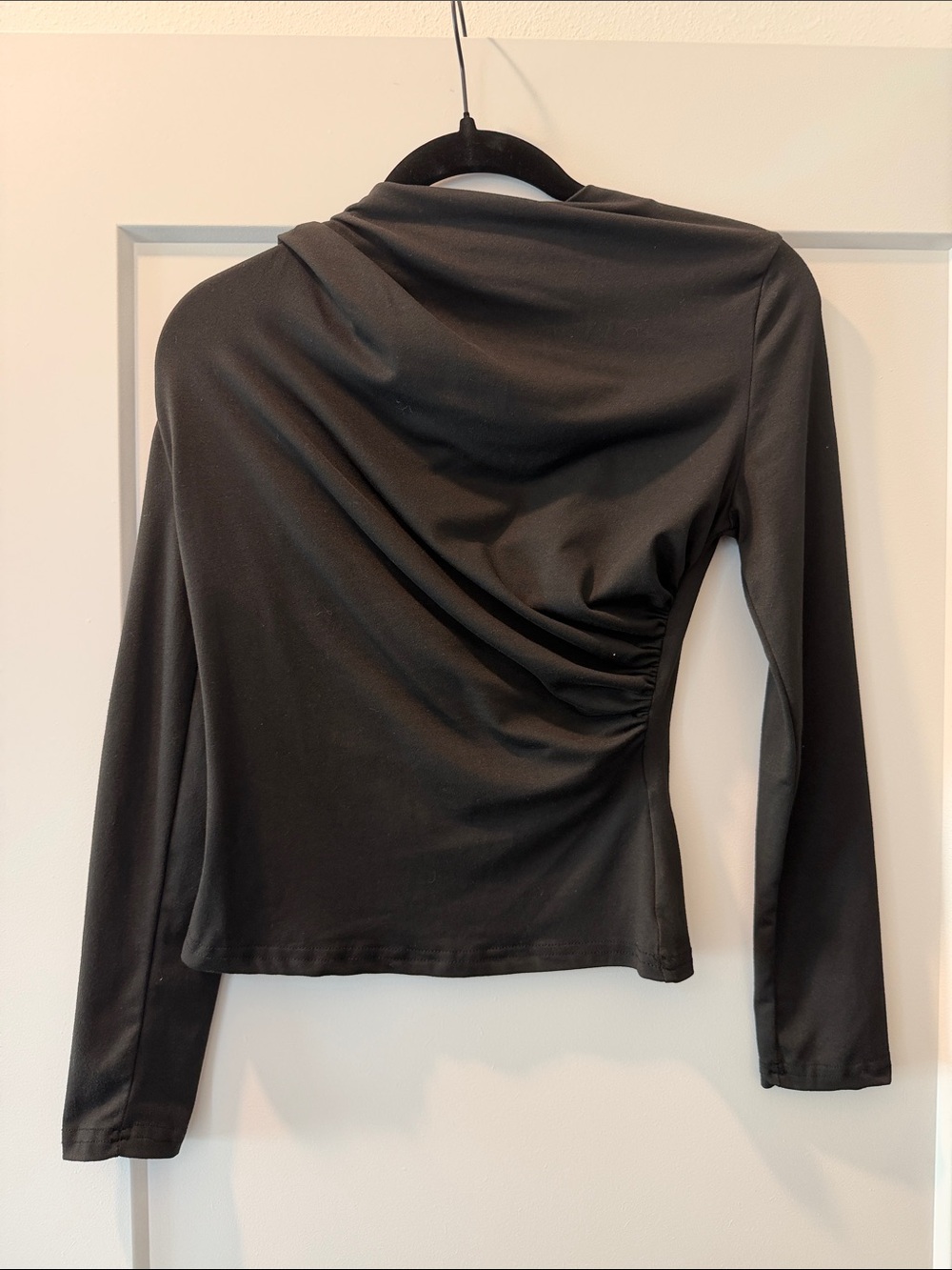 Women's Black Long-Sleeve Draped Side-Ruching Top
